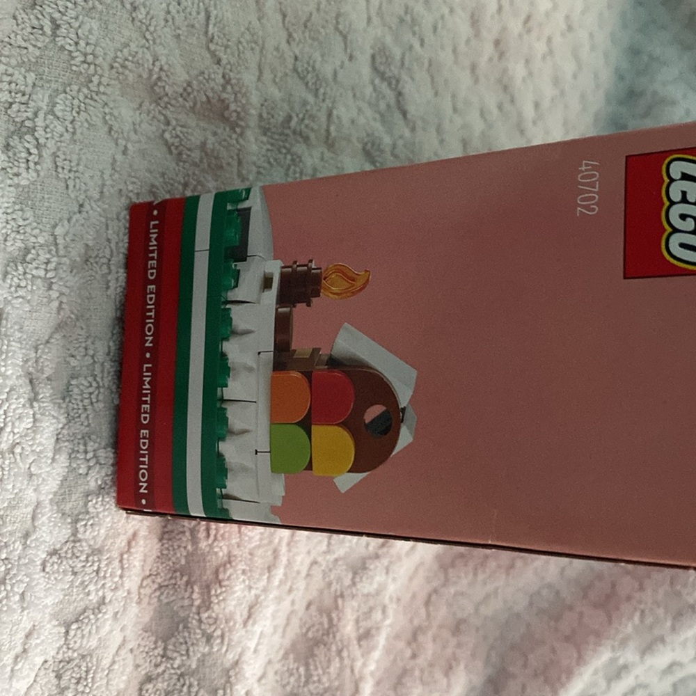 COPY - LEGO Limited Edition Holiday Set - Picture 4 of 7